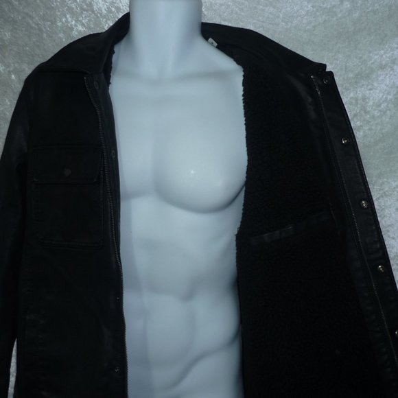 Men's Trucker Jacket Levi's Faux Leather Sherpa Lined size M NEW - Picture 8 of 8